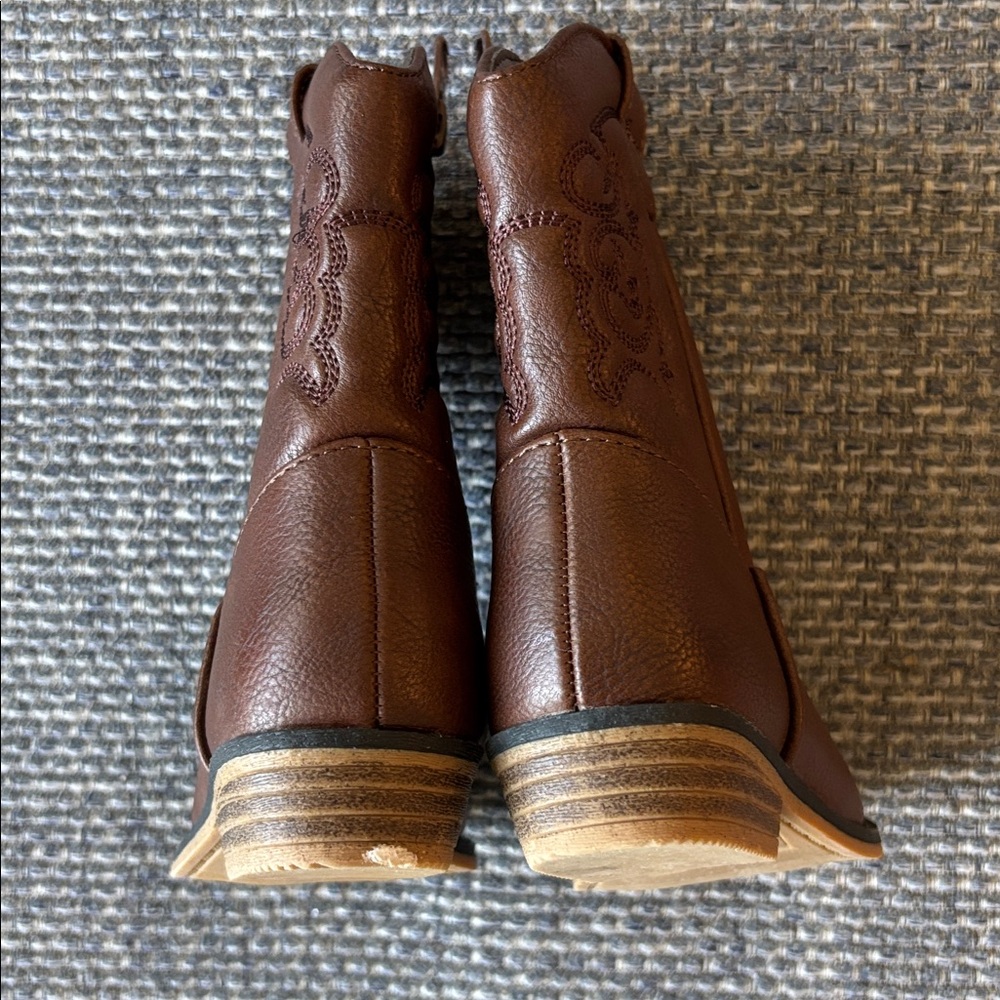 🤠Cat & Jack Brown Kids Cowboy Boots Side Zipper Size 5 | Stylish & Durable!🤠 - Picture 9 of 9